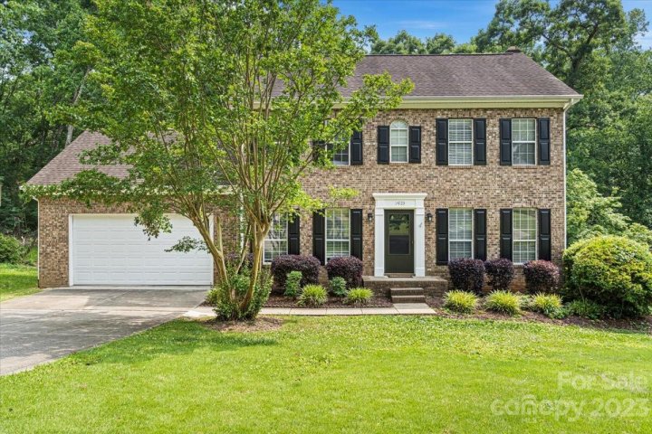 14723 Sapphire Lane sold home in Woodside Falls, Pineville, NC