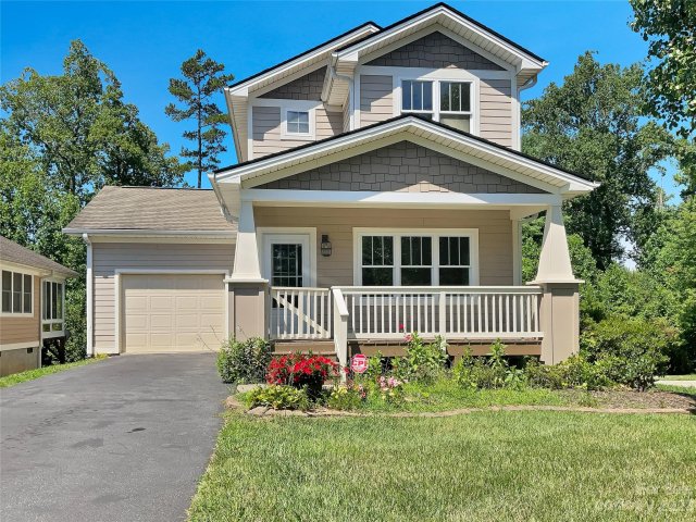 107 Little Fox Lane sold home in Fox Glen, Fletcher, NC