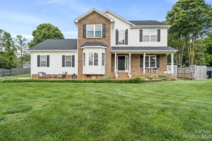 189 Shoreline Loop sold home in Bay View Estates, Mooresville, NC