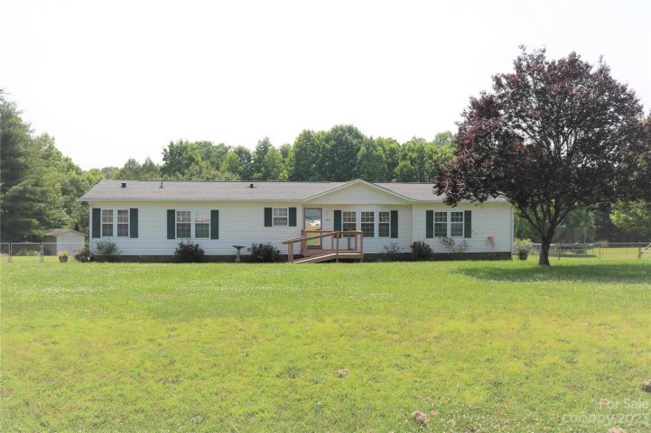 404 Mountain Meadows Drive sold home in Mountain Meadows, Bessemer City, NC