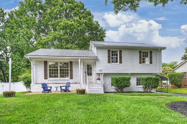 1901 Bentley Place sold home in Country Club, Charlotte, NC