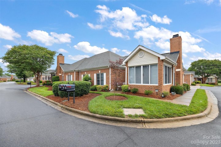 8464 Highland Glen Drive sold home in The Glen at Highland Creek, Charlotte, NC
