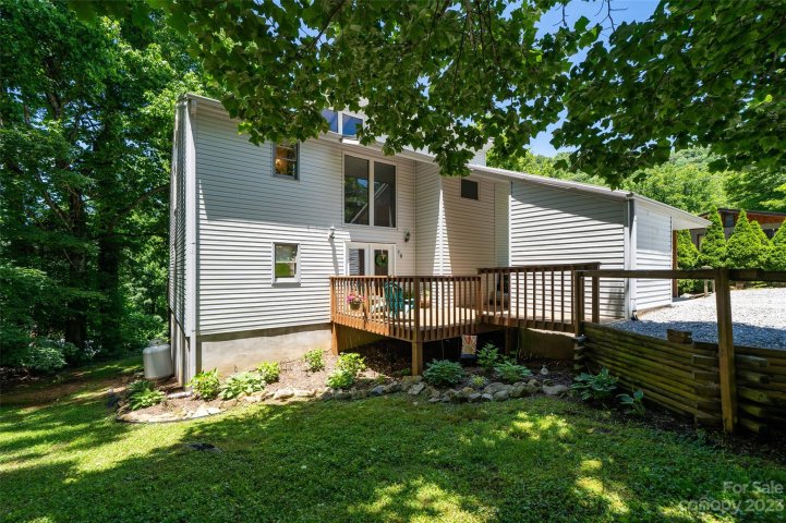 78 Dutch Apple Lane sold home in Chestnut Walk, Waynesville, NC