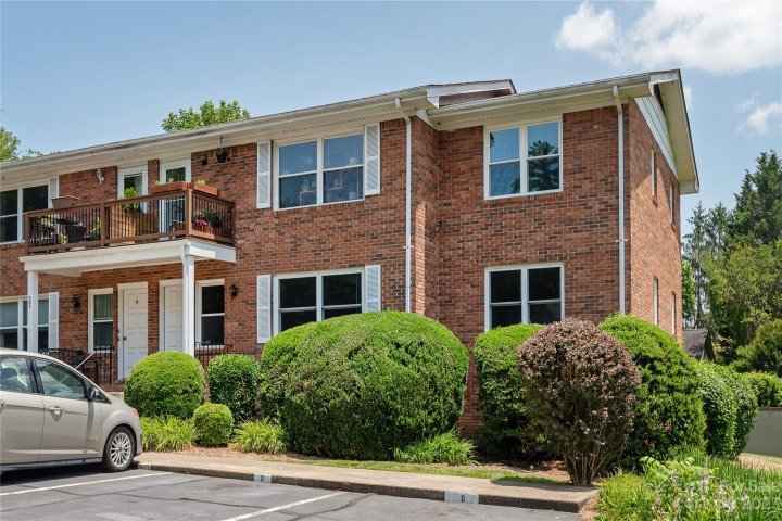 27 Capri Lane 13D sold home in Colonial Manor, Hendersonville, NC