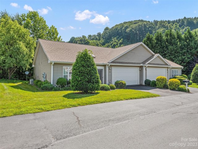 280 Castle Creek Drive sold home in Castle Creek Village, Waynesville, NC