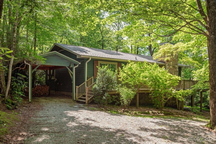 68 Qualla Trace sold home in Indian Lake Estates, Lake Toxaway, NC