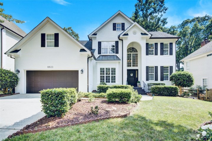 8823 Leinster Drive sold home in Kingston Forest, Charlotte, NC