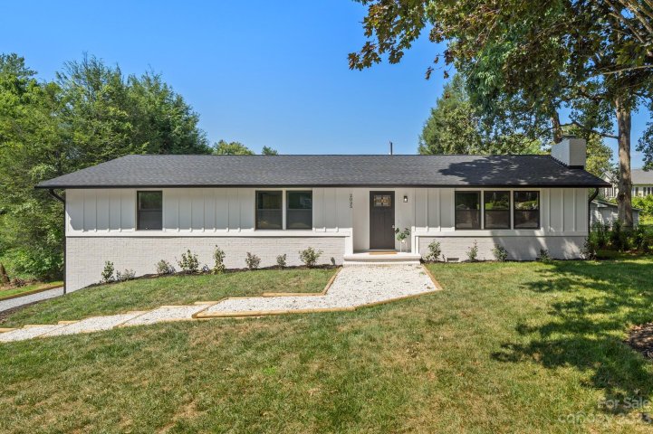 2025 S Stoney View Court sold home in Stoney Crest, Hendersonville, NC