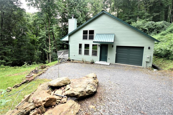 661 Apple Creek Road sold home in Apple Creek Acres, Waynesville, NC