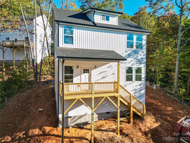 31 Hunting Lodge Drive sold home in Hunting Lodge Acres, Black Mountain, NC