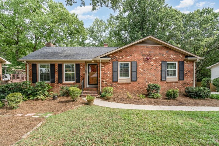 1216 Worcaster Place sold home in Castleton Gardens, Charlotte, NC