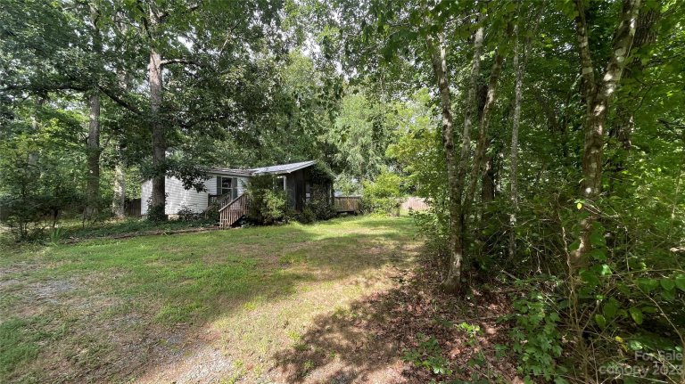 133 6th Avenue sold home in Pinehaven, New London, NC