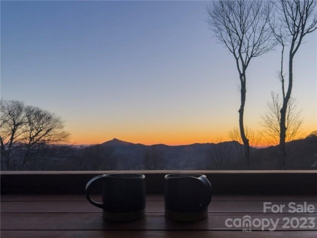 102 Sugar Ski Drive sold home in Sugar Ski & Country Club, Sugar Mountain, NC