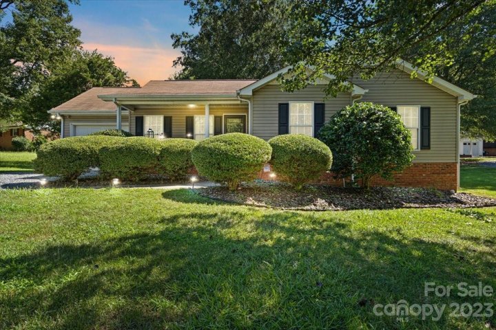203 Allison Drive sold home in Enchanted Forest, Matthews, NC
