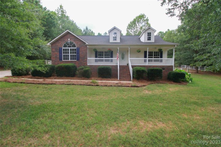 325 Foxlair Court sold home in Fox Run, Rock Hill, SC