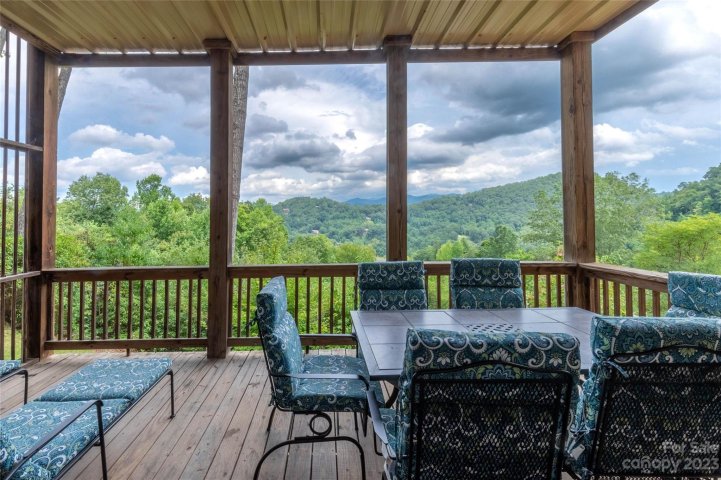 564 Sawgrass Drive sold home in Smoky Mountain Country Club, Whittier, NC