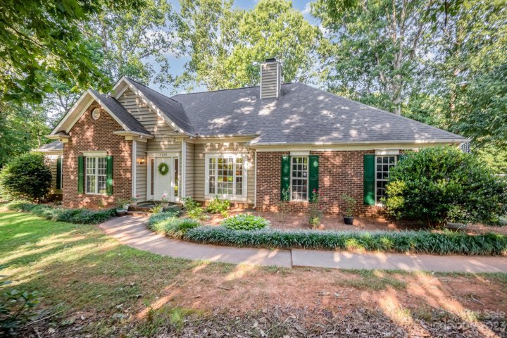 7124 Plough Drive sold home in Windermere, Mint Hill, NC