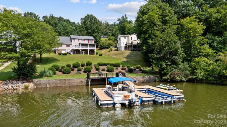 982 Plantation Drive sold home in Plantation Point, Marion, NC