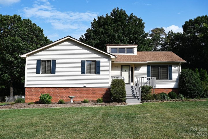 1348 32nd Court sold home in Stoneridge, Conover, NC