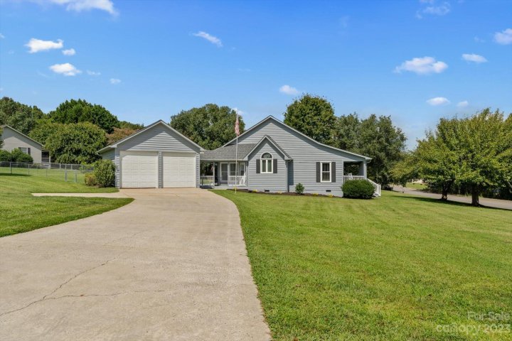 2101 Evergreen Drive 5 sold home in South Lakes, Newton, NC
