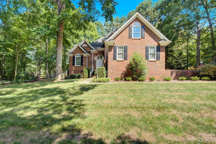 2542 Willowbrook Drive sold home in Willowbrook, Matthews, NC