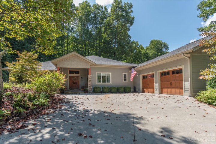 330 Sanctuary Drive sold home in Sanctuary Cove, Waynesville, NC