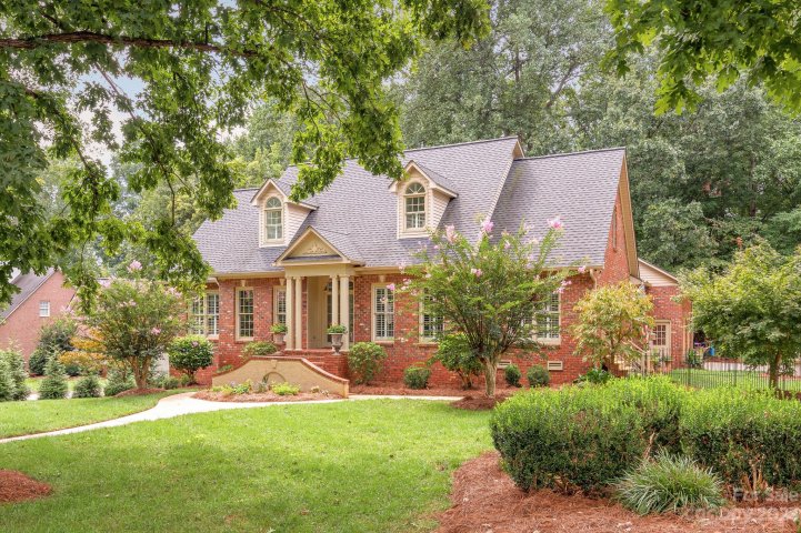 5100 Samuel Pinckney Drive sold home in Pinsto Forest, Belmont, NC