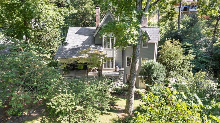 18 Cherokee Road sold home in Albemarle Park, Asheville, NC