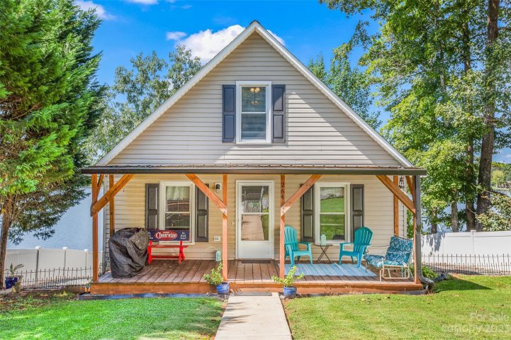 264 Lake Drive 6 Road sold home in High Rock Lake, Lexington, NC