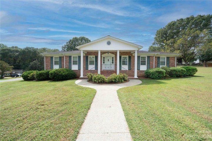 905 Sarratt Drive sold home in Olde Farm, Shelby, NC