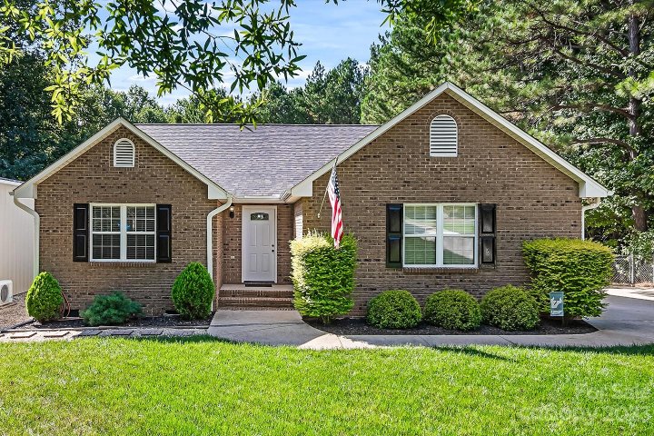 159 Kingfisher Drive sold home in Whippoorwill Woods, Mooresville, NC