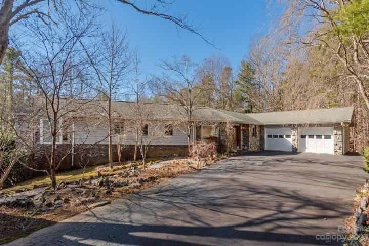 6 Valois Place sold home in Beaumont Estates, Hendersonville, NC