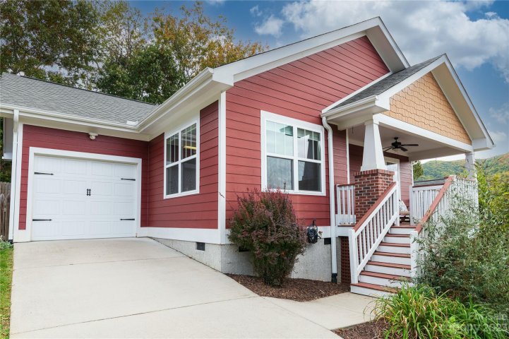 17 Byrdcliffe Lane sold home in Byrdcliffe, Asheville, NC
