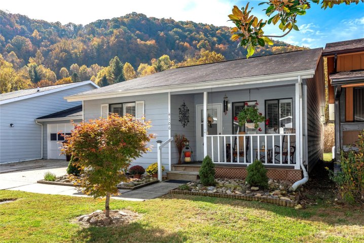 106 Market Street sold home in Village Glen, Maggie Valley, NC