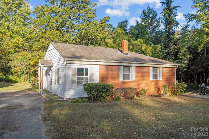 2638 Columbus Circle sold home in Regal Heights, Charlotte, NC