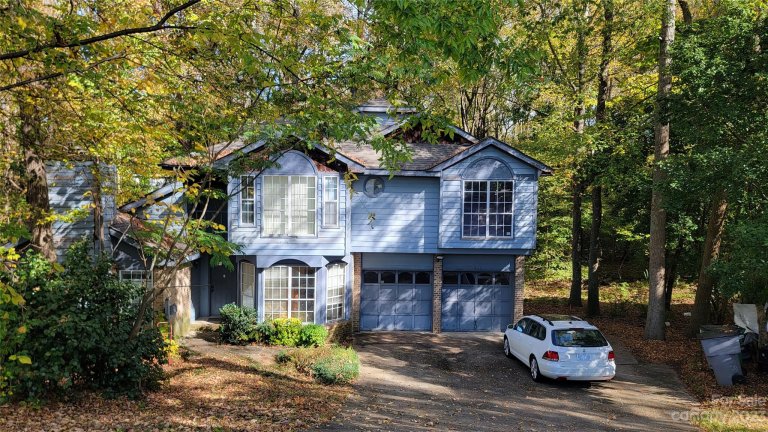 9112 Vicksburg Road sold home in Deerhurst, Charlotte, NC