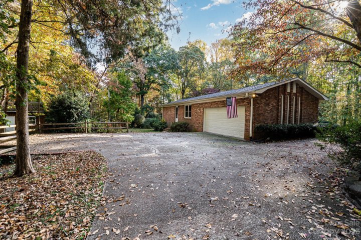142 Mary Circle sold home in Far Away Place, Concord, NC