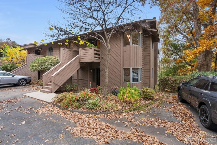 305 Piney Mountain Drive D4 sold home in Pine Cliff Condominiums, Asheville, NC