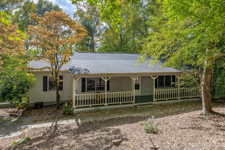 1555 Indian Hills Drive sold home in Indian Hills, Lenoir, NC