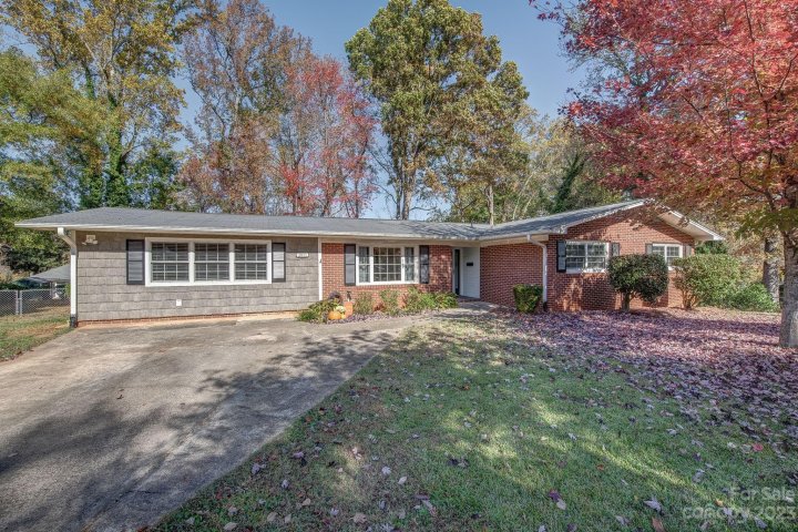 2011 Helen Drive sold home in New Hope Acres, Gastonia, NC