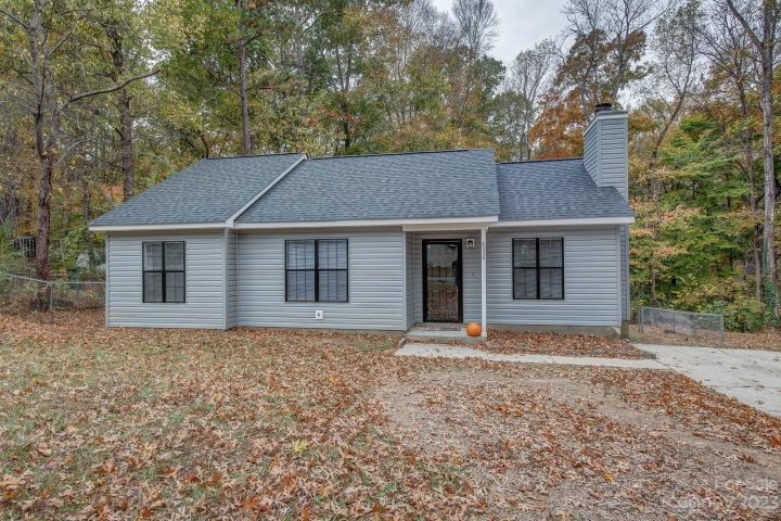 6226 Rocklake Drive sold home in Rock Commons, Charlotte, NC