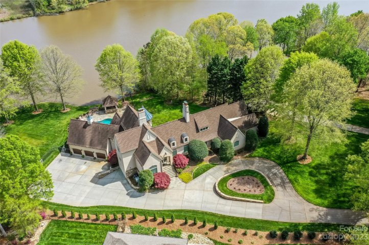 713 Eagle Point Court sold home in Lake Providence, Weddington, NC
