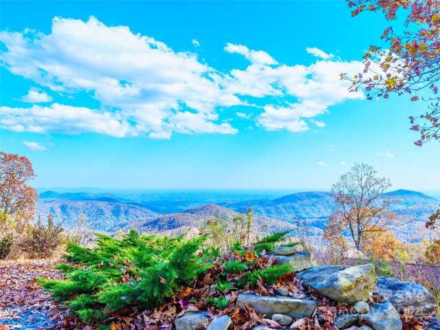 9999 Cliffledge Trail 25 sold home in High Cliffs at Round Mountain, Black Mountain, NC