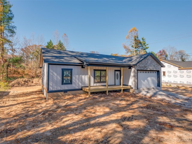 2203 N Stoney View Court sold home in Stoney Crest, Hendersonville, NC