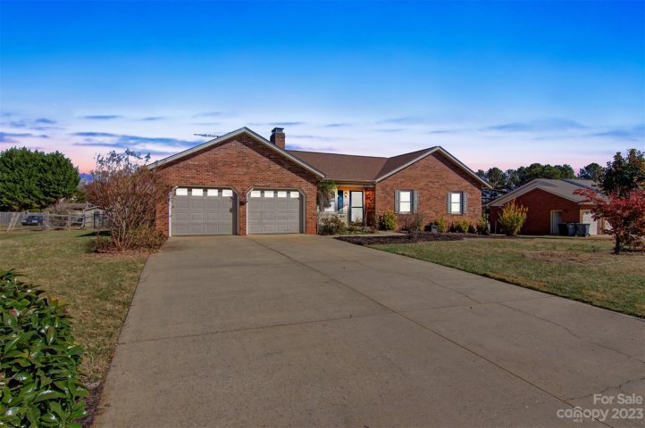 5164 Olde School Drive sold home in Olde School Sub, Hickory, NC