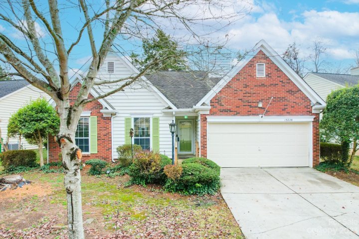 13228 Lampmeade Lane sold home in Chelsea Commons Yorkshire, Charlotte, NC