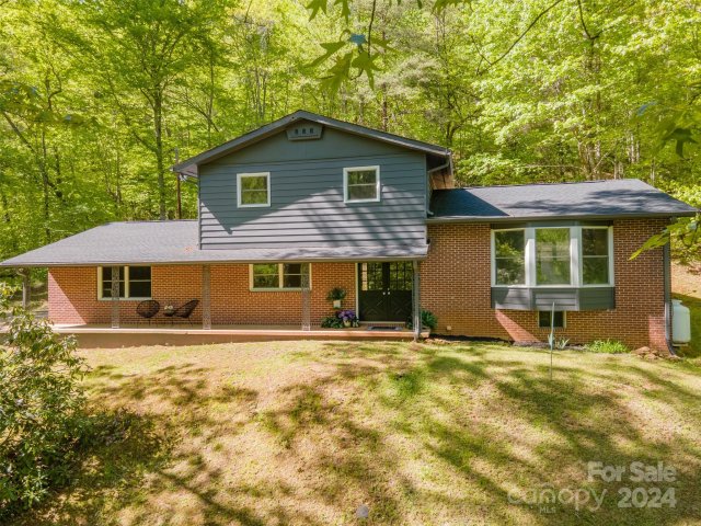 1296 N Country Club Drive sold home in Forest Hills, Cullowhee, NC