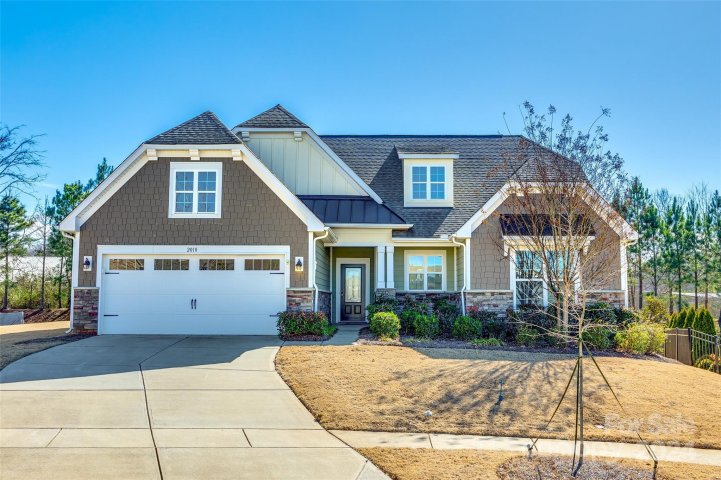 2010 Half Hitch Point sold home in Summerhouse at Paddlers Cove, Lake Wylie, SC