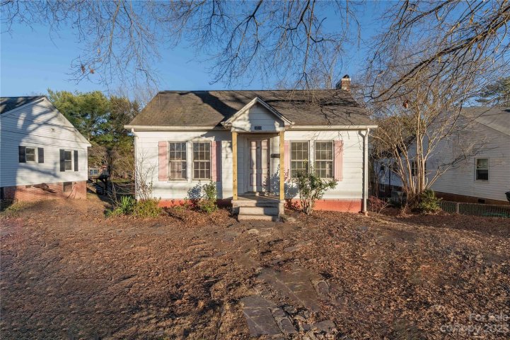 1010 4th Street Drive sold home in Combford Park, Hickory, NC