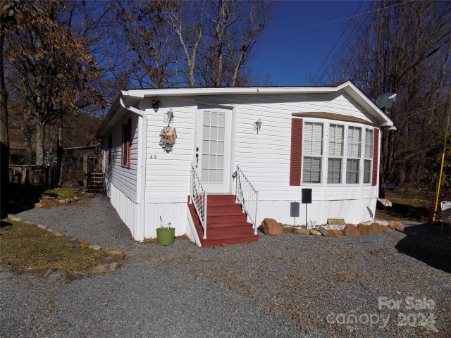 43 Pike Point active home in Dogwood Lakes, Waynesville, NC